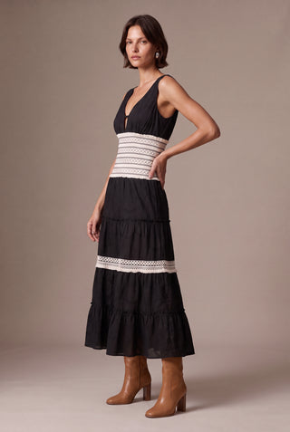 Dress Pavia Preto — pose