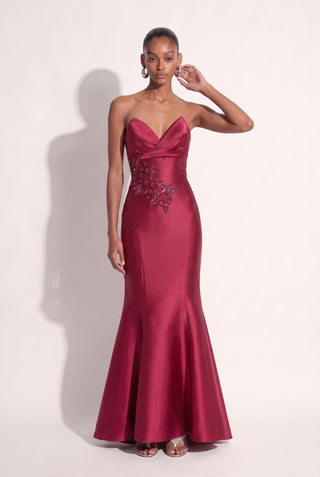 Dress Fleur De Minuit Licor Cereja - pose