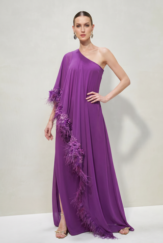 Vestido Kaftan com Plumas e Bordados