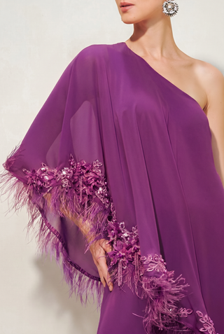 Vestido Kaftan com Plumas e Bordados