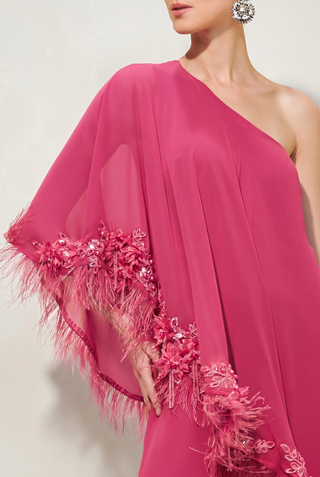 Vestido Kaftan com Plumas e Bordados