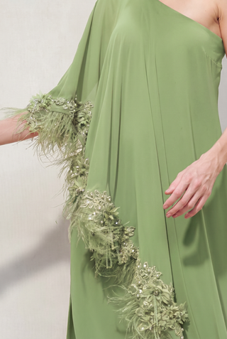 Vestido Kaftan com Plumas e Bordados