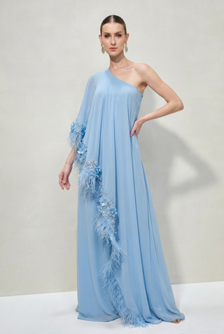 Vestido Kaftan com Plumas e Bordados